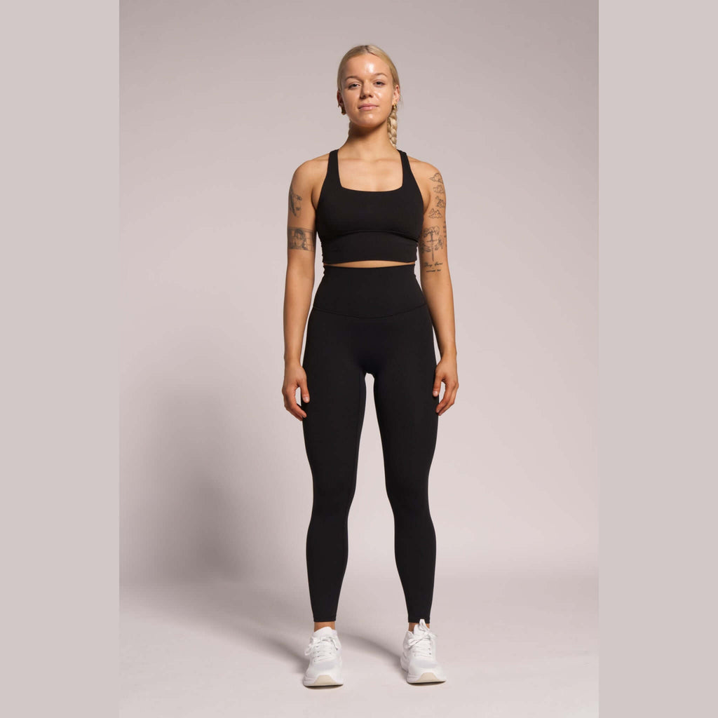 Comfortable black yoga leggings – full-length design